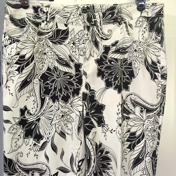 Chico's Sateen Palm Springs Floral Platinum Crop Pants Size 3 or 16 - Picture 3 of 9